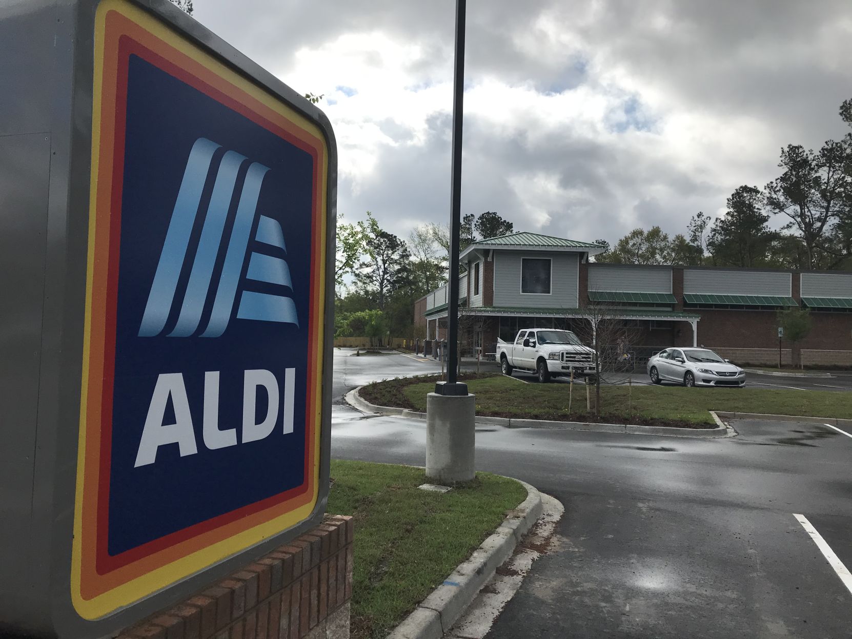 Aldi sign Summerville North Main Street